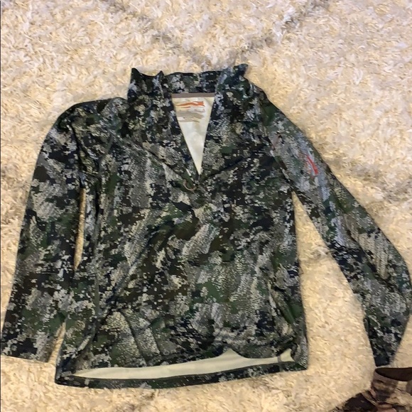 Sitka, scent blocker, and mossy oak pullovers - Picture 3 of 3